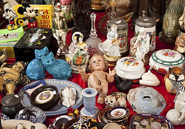 Miscellaneous objects for sale at an outdoor market