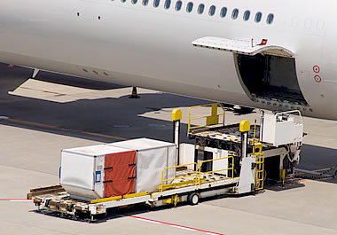 Loading cargo onto a plane