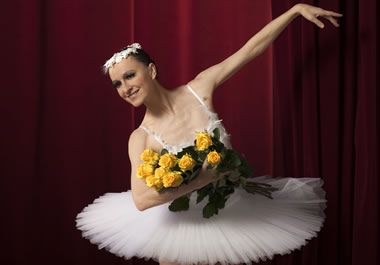 People lavished the ballerina with roses.