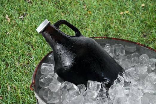 growler-definition-meaning-merriam-webster