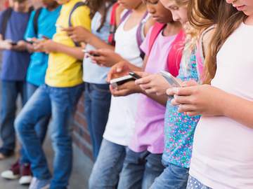 children texting on phones