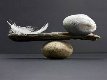 feather-and-stone-balanced-photo-6853-0b99843e97ab3e489be3b1e983518a48@1x.jpg