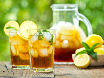 icetea glasses and pitcher
