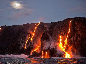 lava from kilauea volcano entering ocean big island hi