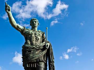 statue of the famous roman emperor julius caesar
