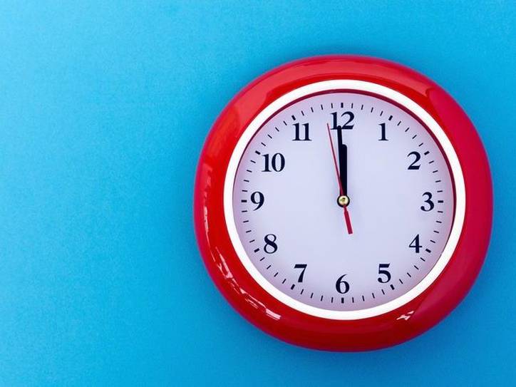 Is the period 12:00 noon to 12:59 pm still considered to be noon or is it  afternoon? Also, is 12:00 midnight to 12:59 am still midnight or the  morning? - Quora
