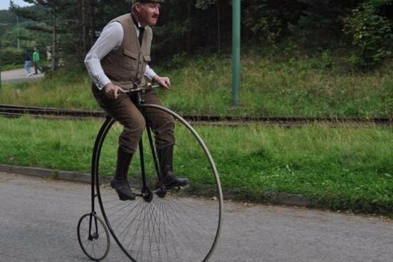 bike with two wheels in front one in back