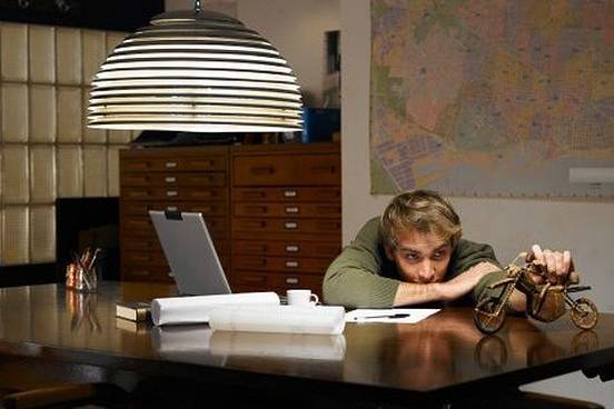 man-bored-at-table