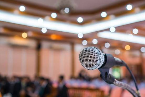 microphone-in-front-of-crowd