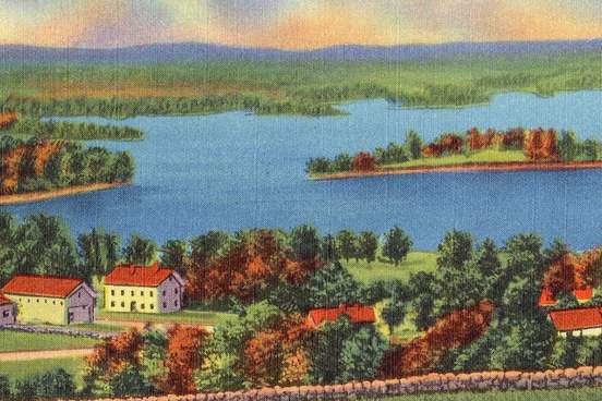 picture postcard of lake chargoggagoggmanchauggagoggchaubunagungamaugg