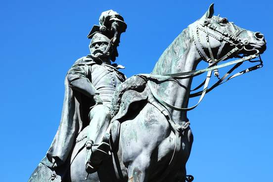 statue of viscount on horse