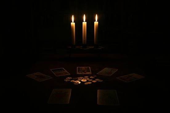 tarot-cards-and-candle